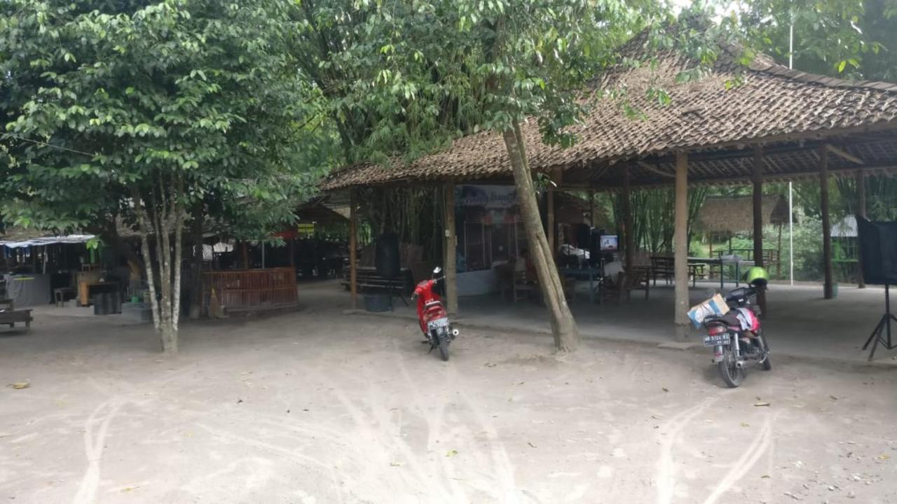 Gerbang Banyu Langit Cottage Бантул Екстериор снимка