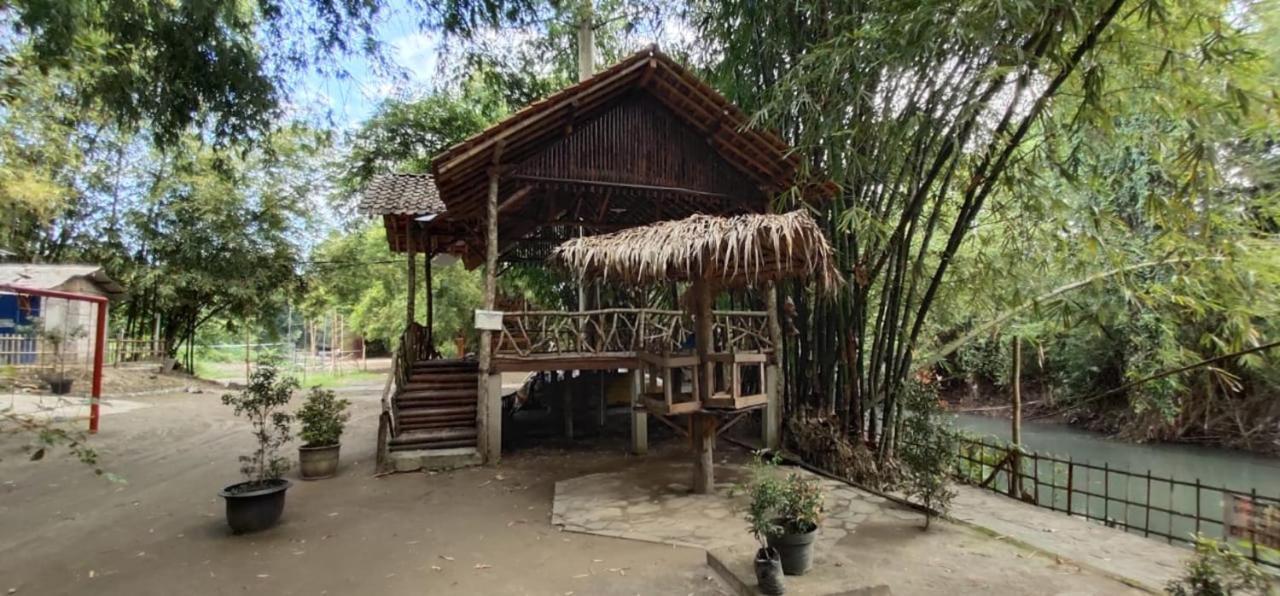 Gerbang Banyu Langit Cottage Бантул Екстериор снимка